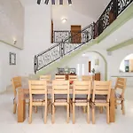 Anna Villa