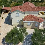 Anna Villa Drage