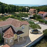 Anna Villa Drage