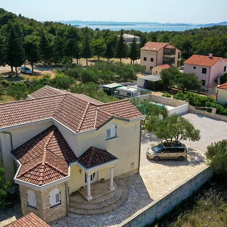 Anna Villa Drage